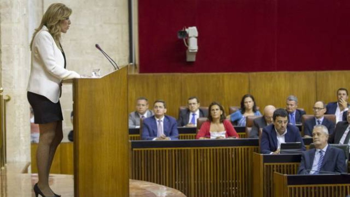 Susana Díaz, el 4 de septiembre del 2013, durante su discurso en el pleno de debate de investidura en el Parlamento andaluz.-Foto: EFE / JULIO MUÑOZ