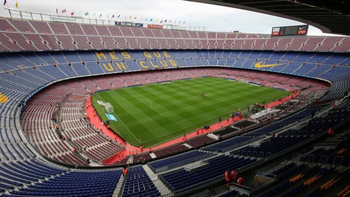 El Camp Nou, con las gradas vacías a pocos minutos del inicio del Barça-Las Palmas.-REUTERS / ALBERT GEA