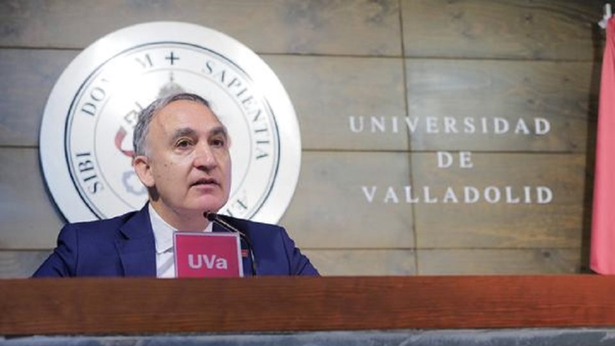 El rector de la Universidad de Valladolid, Antonio Largo, presenta las novedades que incorpora la oferta educativa de la UVa para el próximo curso 2020-2021. - ICAL