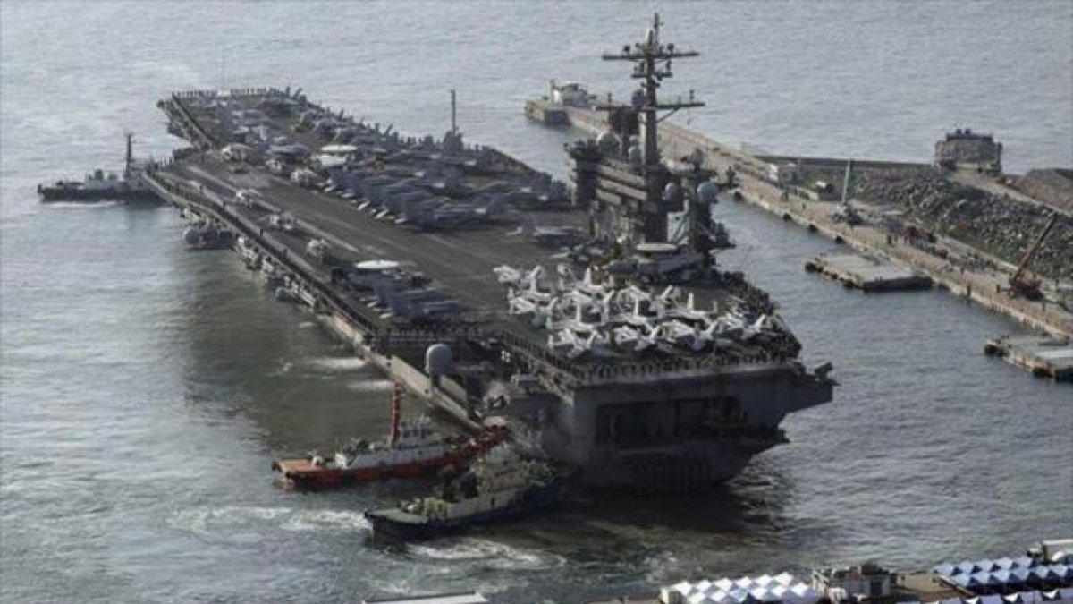 El portaviones nuclear Carl Vinson, en las pasadas maniobras militares de marzo en Corea del Sur.-AP / JO JUNG-HO