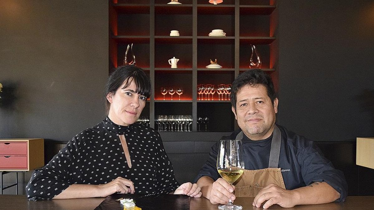 Amaya Arzuaga, directora del Taller Arzuaga, junto al asesor del restaurante Víctor Gutiérrez.-