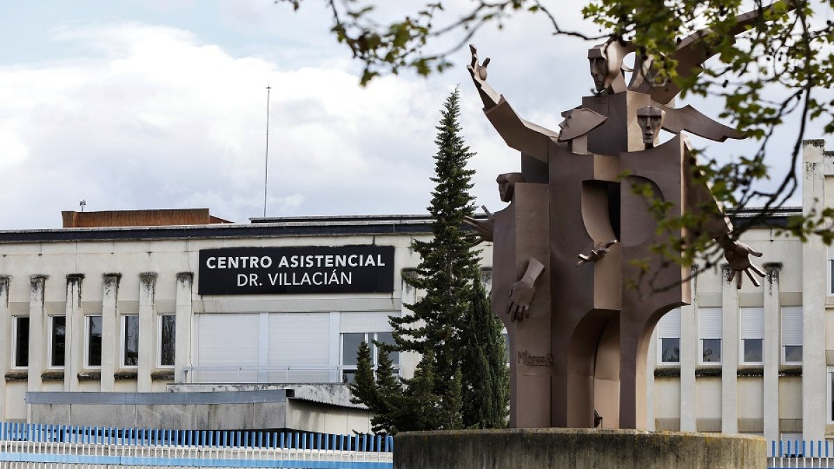 Exterior del Centro Asistencial Doctor Villacián, en la calle Orión, gestionado por la Diputación. REP. GRAF: J. M. LOSTAU