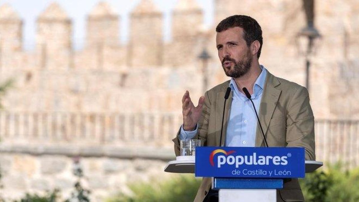 El presidente del PP, Pablo Casado, durante la apertura del curso politico del partido en el Parador Nacional Raimundo de Borgoña  de Avila.-EFE / RAUL SANCHIDRIAN