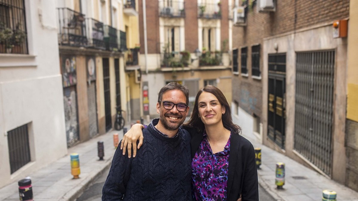 Álvaro Fernández Heredia y Rita Maestre, en la imagen subida a Twitter por la candidata de Más Madrid. | TWITTER RITA MAESTRE