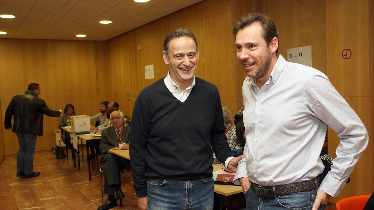 Cecilio Vadillo y Óscar Puente durante la celebración de las primarias del PSOE de Valladolid en 2014.- ICAL