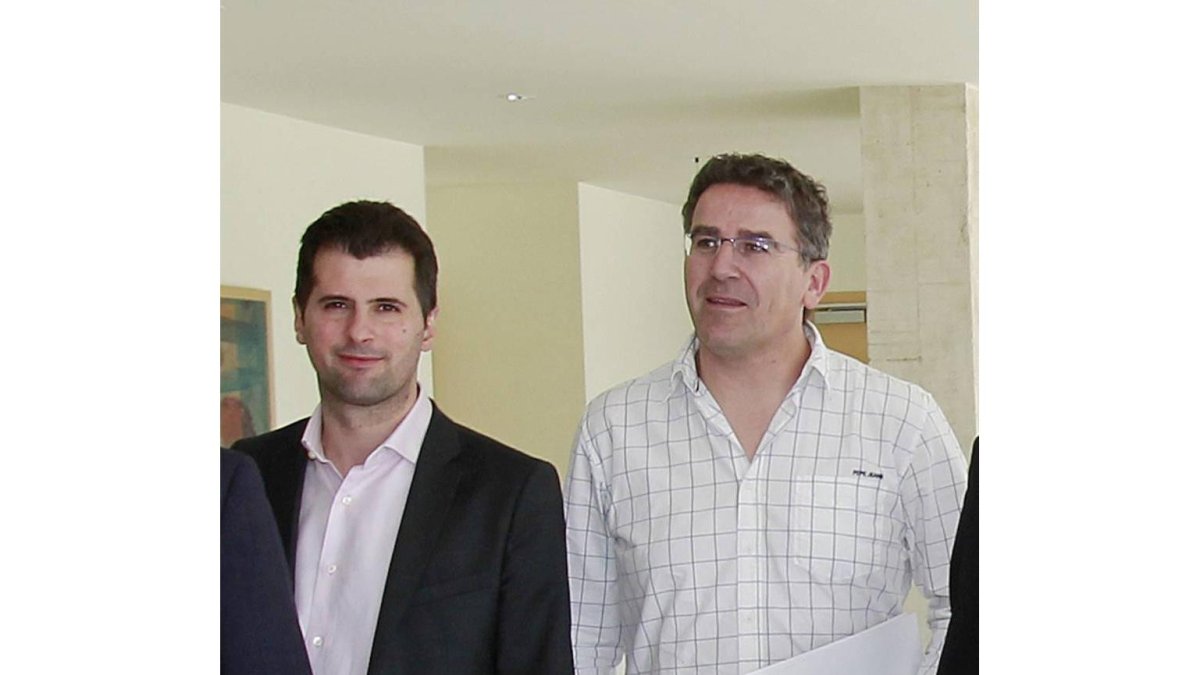 Luis Tudanca y Tomás Blanco en una reunión convocada por el Secretario General del PSOE-J.M.Lostau