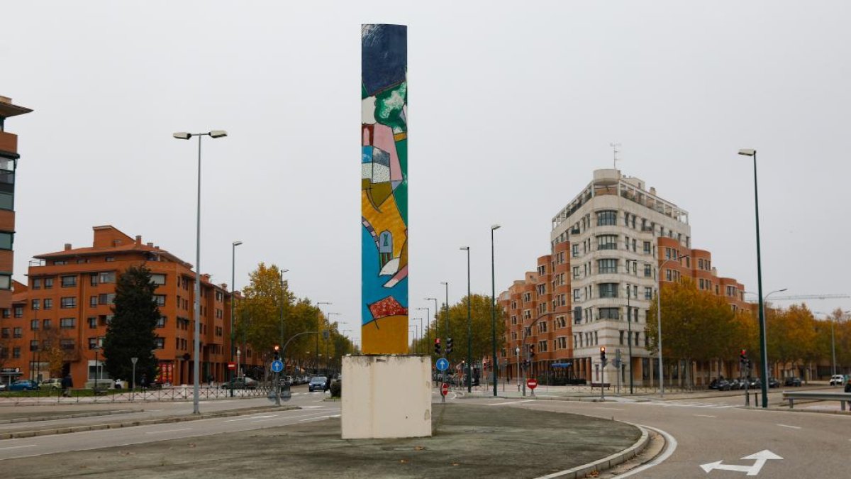 Barrio Parque Alameda. Puertas de Valladolid del artista Gabarrón en la actualidad.-  J. M. LOSTAU