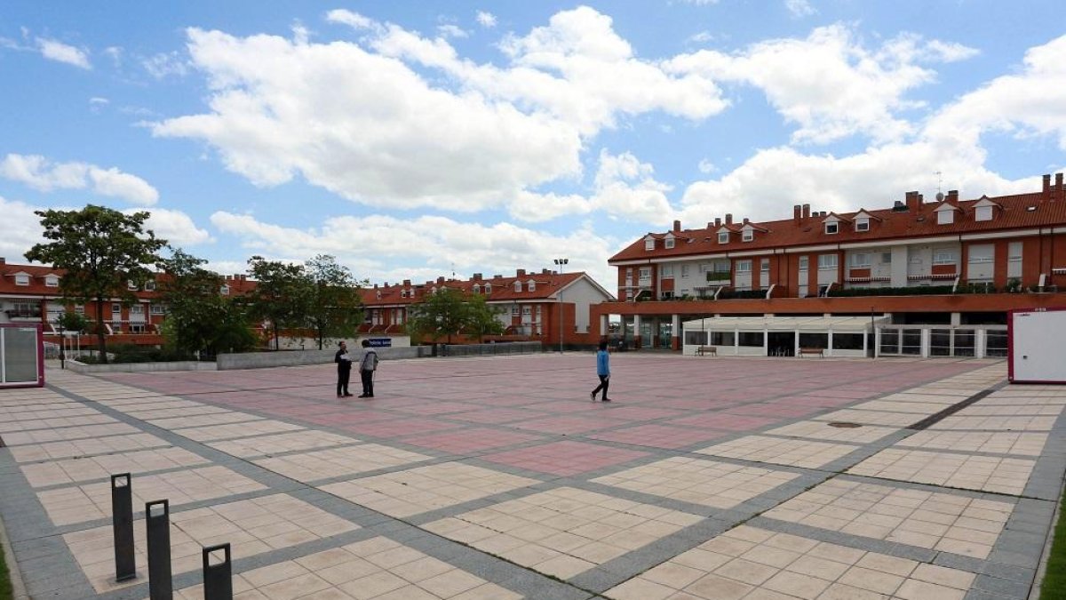Plaza de España de Arroyo de la Encomienda.-ICAL
