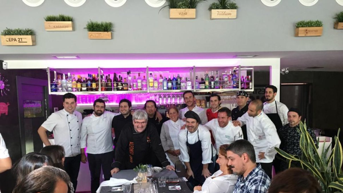 Los doce cocineros, tras la degustación de sus doce pinchos-E. M.