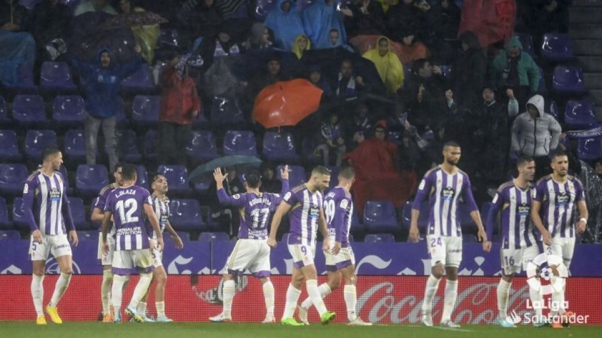 Los jugadores del Real Valladolid celebran el primer tanto ante el Celta. / LA LIGA