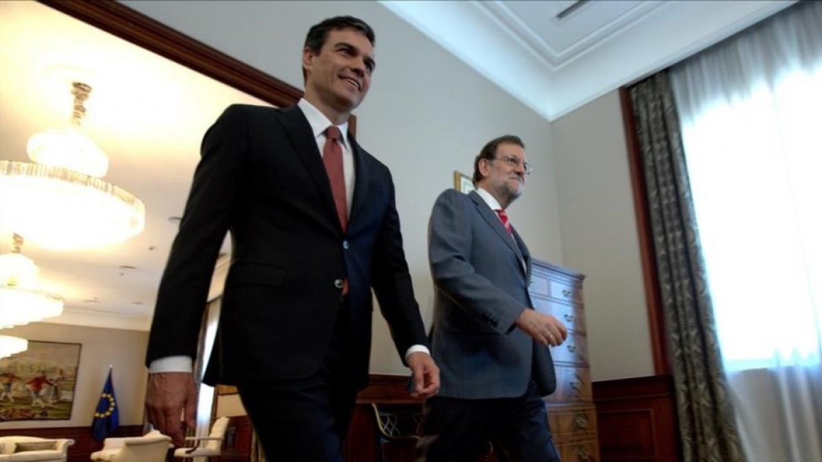 Pedro Sánchez y Mariano Rajoy, el pasado 13 de julio en el Congreso.-DAVID CASTRO
