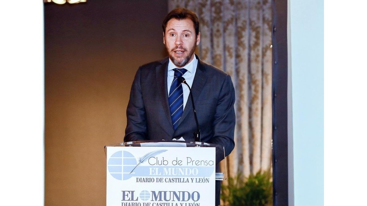 Óscar Puente, durante su intervención en el Club de Prensa.-J. M. LOSTAU
