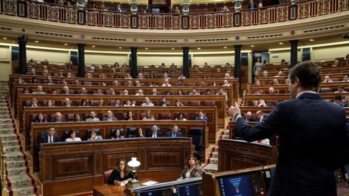 El Congreso durante la intervención de Pablo Casado en una sesión de control.-JUAN CARLOS HIDALGO (EFE)