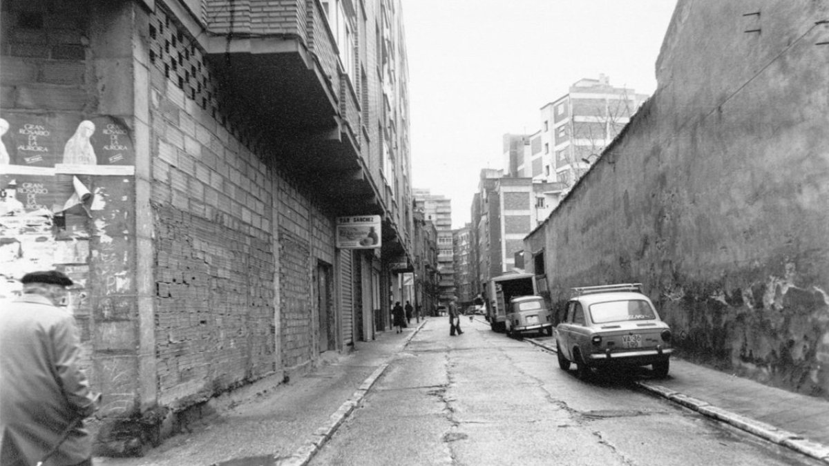 Calle Santa Lucía en el año 1980. -ARCHIVO MUNICIPAL DE VALLADOLID