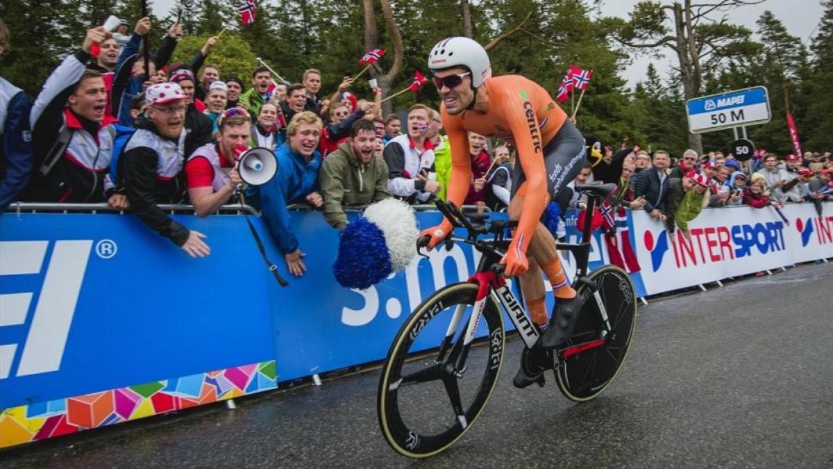 Dumoulin, durante su carrera victoriosa en Bergen-AFP / JONATHAN NACKSTRAND