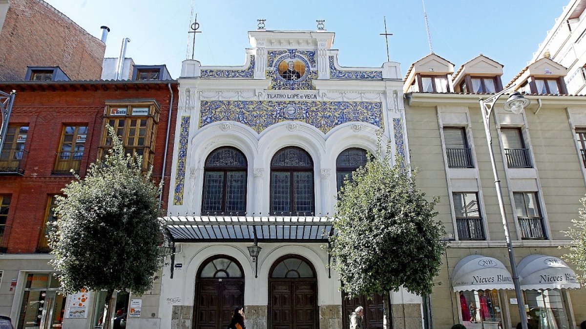 Fachada del Teatro Lope de Vega, en al calle María de Molina. J.M. LOSTAU
