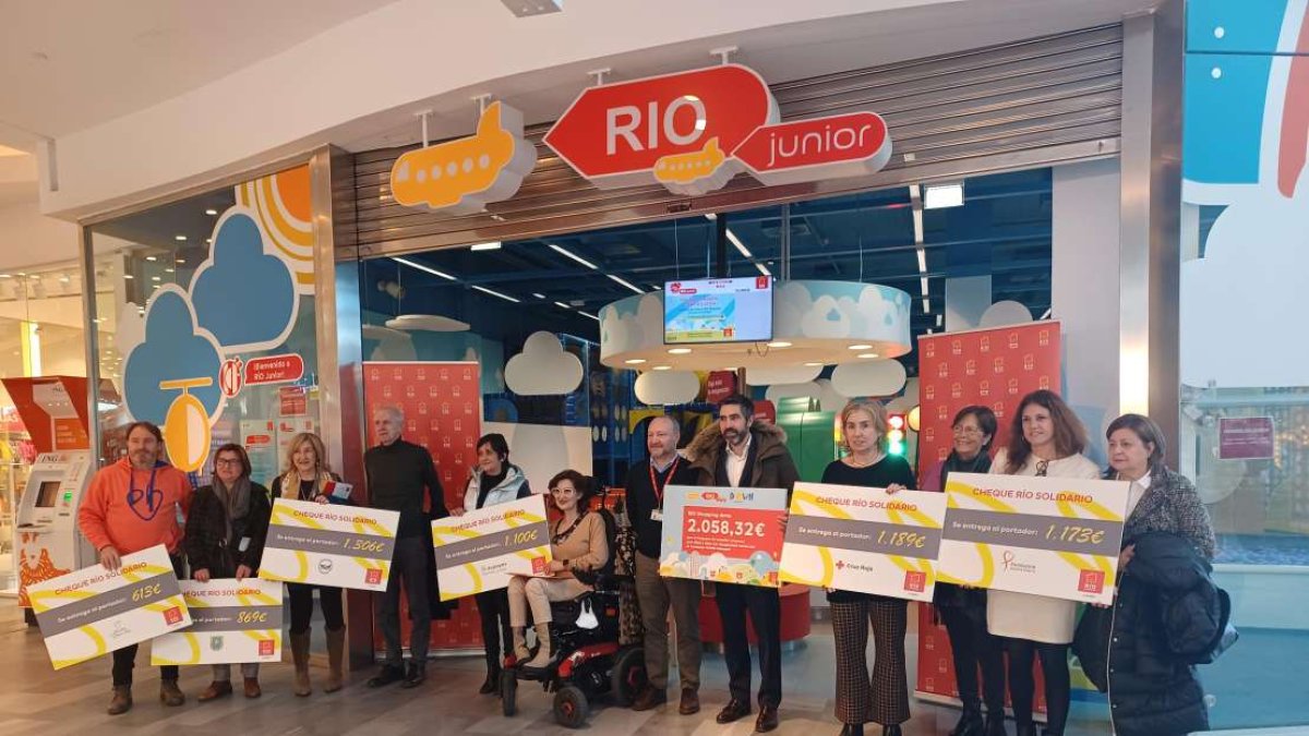 Río Shopping entrega la recaudación anual de la venta de sus Puntos Solidarios por valor de 11.988 euros. - ICAL