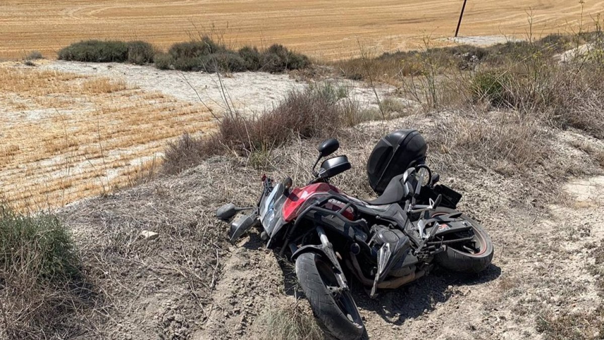 Motocicleta accidentada en Corcos del Valle. - EUROPA PRESS.