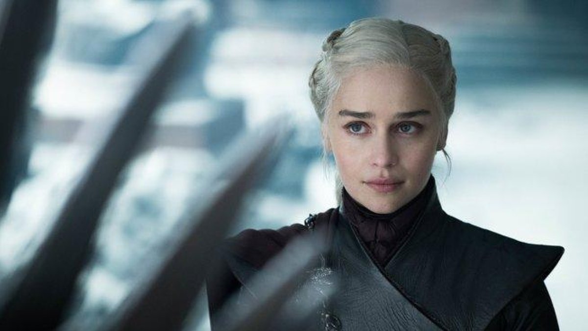 Emilia Clarke, como Daenerys Targaryen, durante una escena del último episodio de ’Juego de tronos’.-HBO