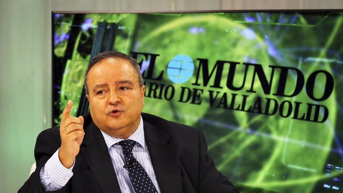 La Quinta Esquina, en El Mundo Valladolid, con el presidente de la Audiencia de Valladolid, Francisco Javier Carranza. MIGUEL ÁNGEL SANTOS