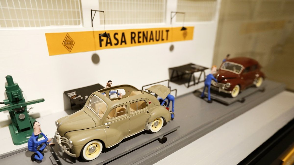 Representación del primer Renault 4/4 fabricado en Fasa en el año 1953. J.M. LOSTAU