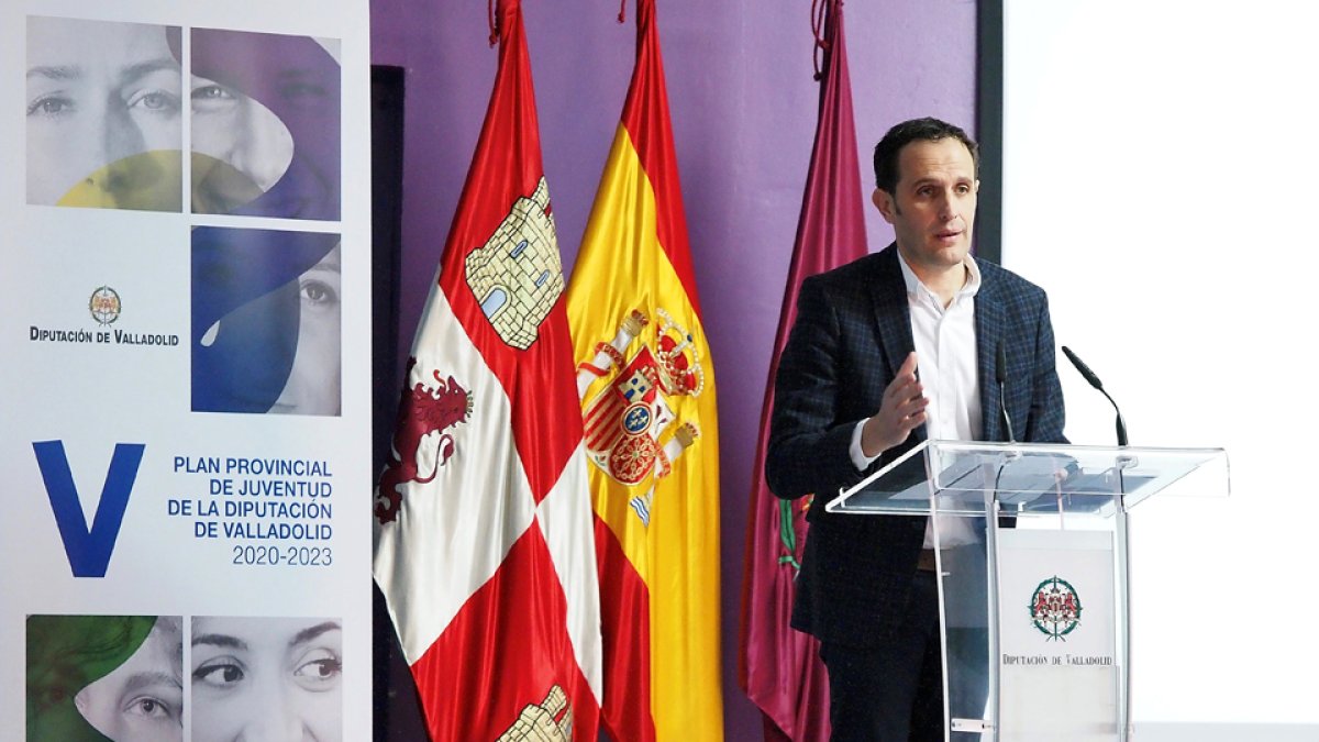 Conrado Íscar presenta el Plan de Juventud en Olmedo. | E. M.