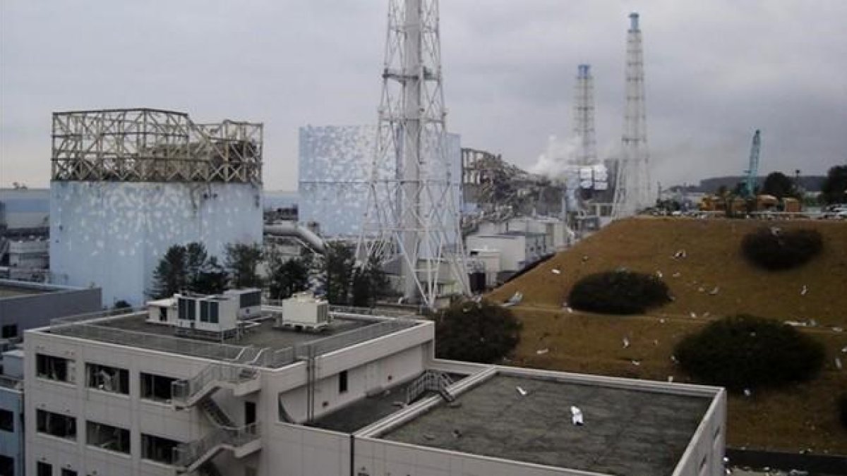 Incendio en uno de los reactores nucleares de Fukushima, en marzo del 2011.-AP