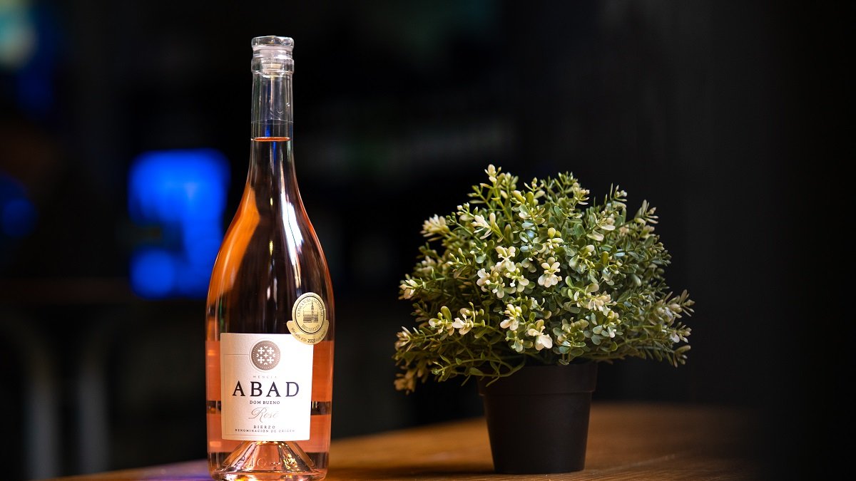 Abad Dom Bueno Rosé, ganador de la medalla de oro en el concurso mundial de rosados en Bruselas.- BODEGA DEL ABAD