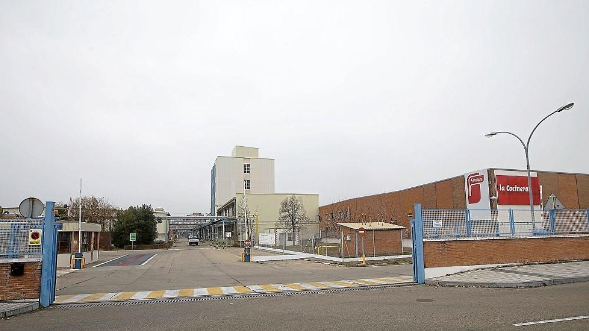 Imagen del exterior de la entrada a la fábrica de Findus en el Polígono de Argales de Valladolid.-JOSE C. CASTILLO / PHOTOGENIC