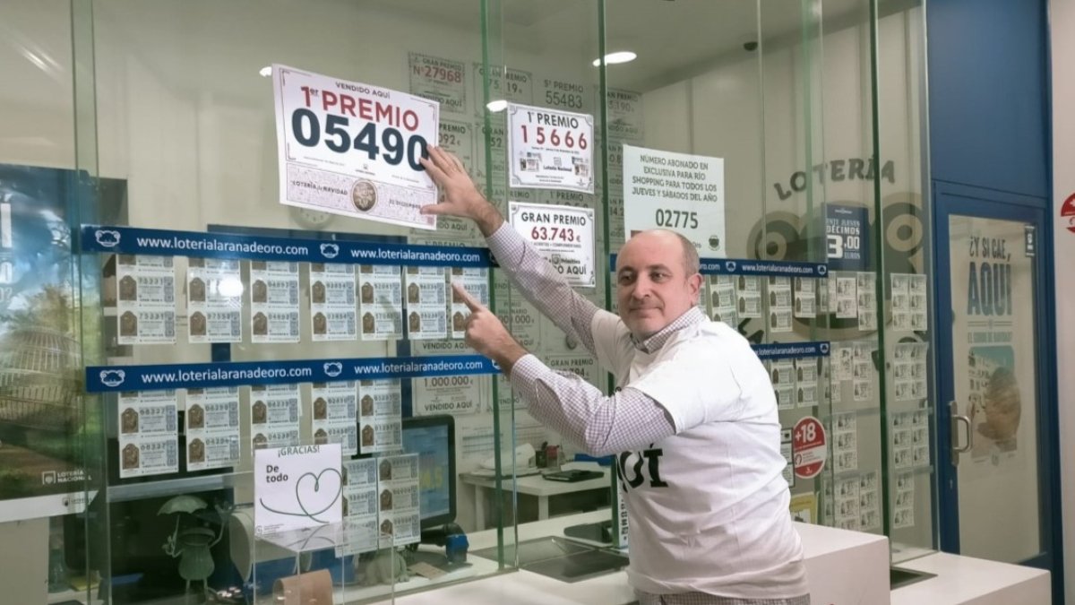 'La Rana de Oro', administración de Río Shopping que vendió algunos décimos del gordo de Navidad de 2022. -ROCÍO ARÉVALO