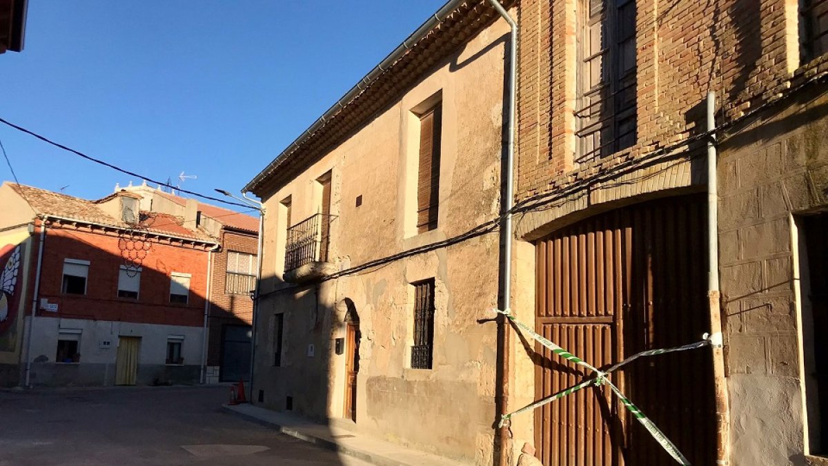 Hallan a dos personas fallecidas en el interior de una vivienda en Piñel de Abajo (Valladolid).- ICAL