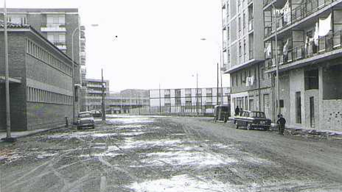 BARRIO A BARRIO | CALLES Y PLAZAS: La calle de Valladolid que une dos  barrios