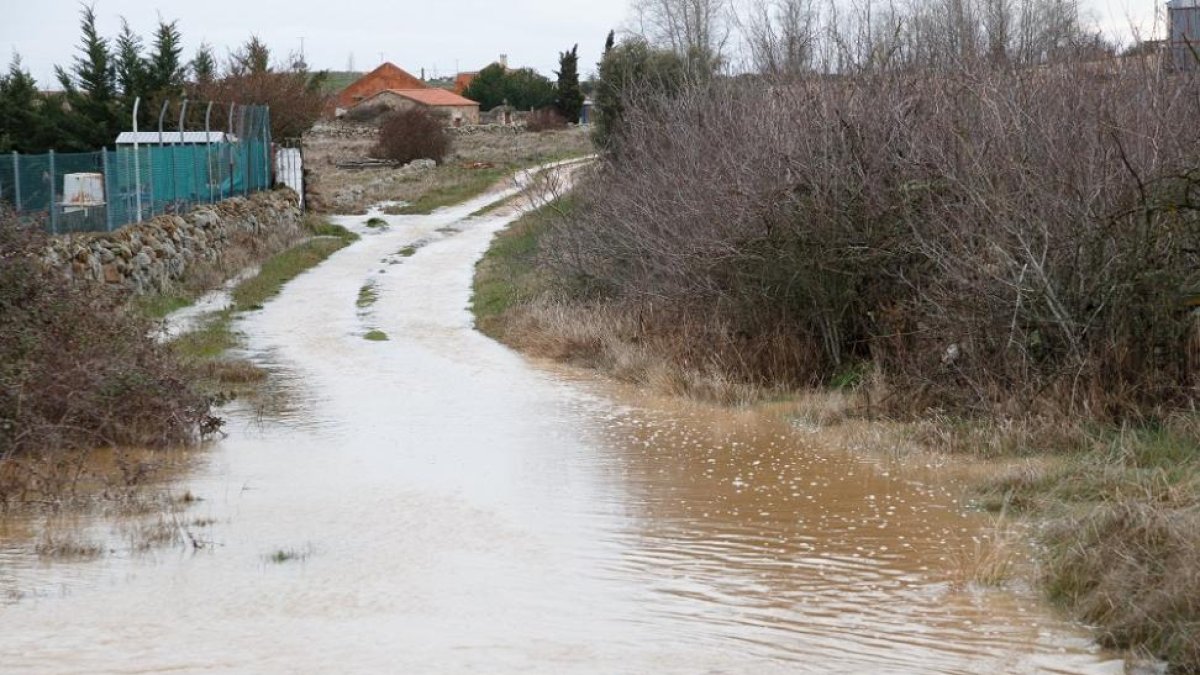 Efectos de la lluvia en la localidad zamorana de Tardobispo.-ICAL