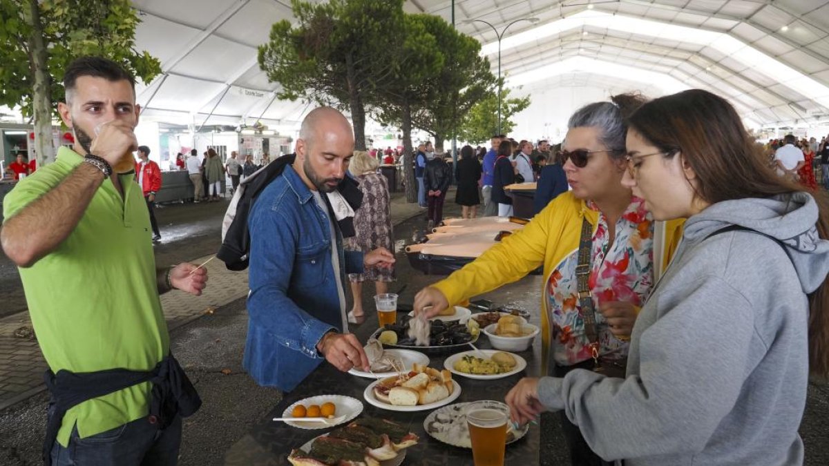 Imágenes de las casetas regionales en las fiestas de Valladolid. PHOTOGENIC