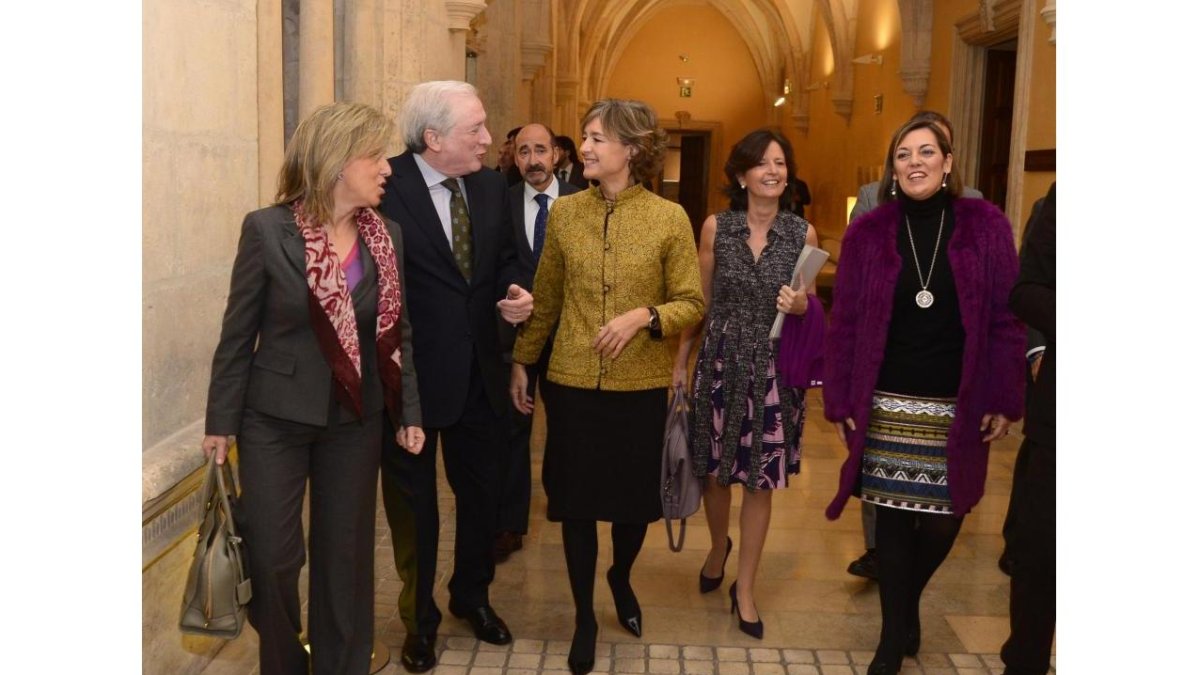 El presidente del Consejo de Colegios Profesionales de Enfermería de Castilla y León, Alfredo Escaja, y la secretaria autonómica de Satse, Silvia Sáez, presentan la Mesa de la Profesión Enfermera de Castilla y León.-ICAL