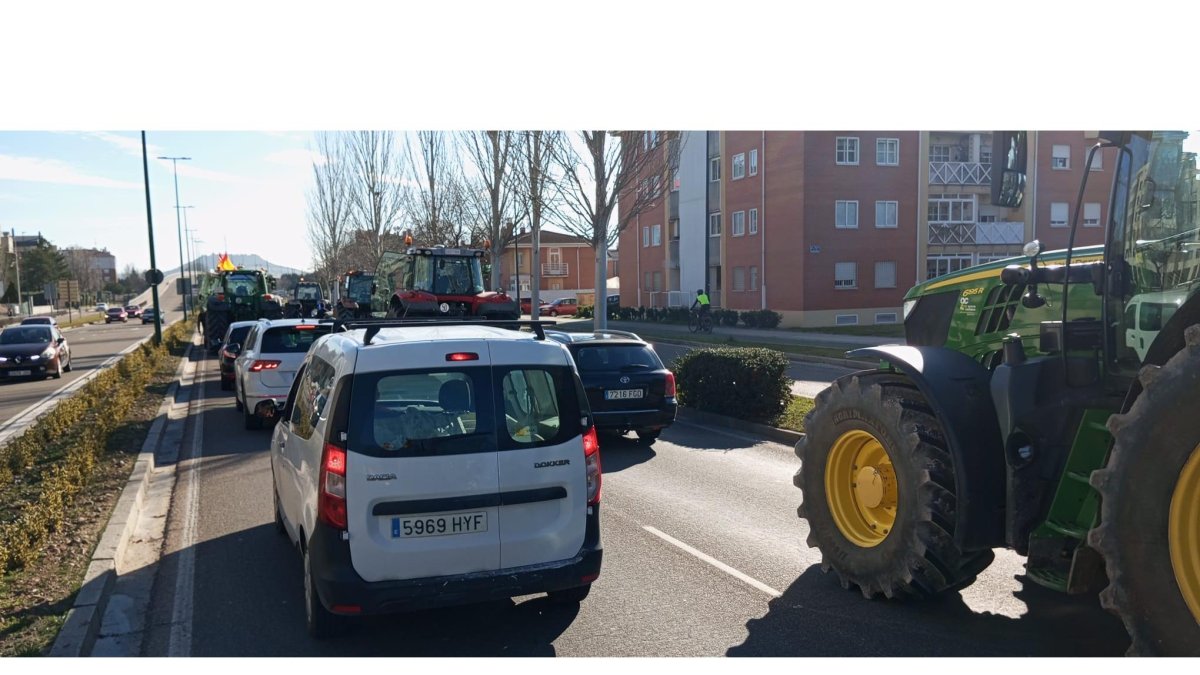 Los tractores llegan a Valladolid para sus protestas. E.M.
