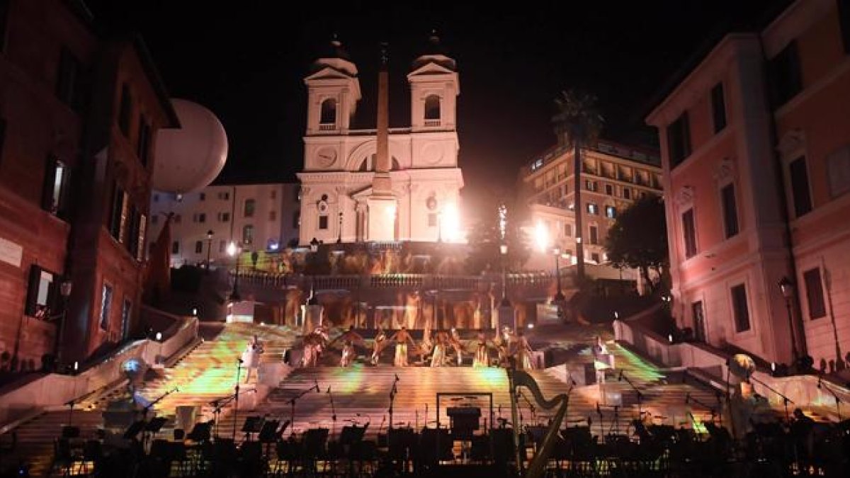 Fiesta de reapertura de la plaza de España de Roma, después de casi un año de obras de restauración.-ATLAS