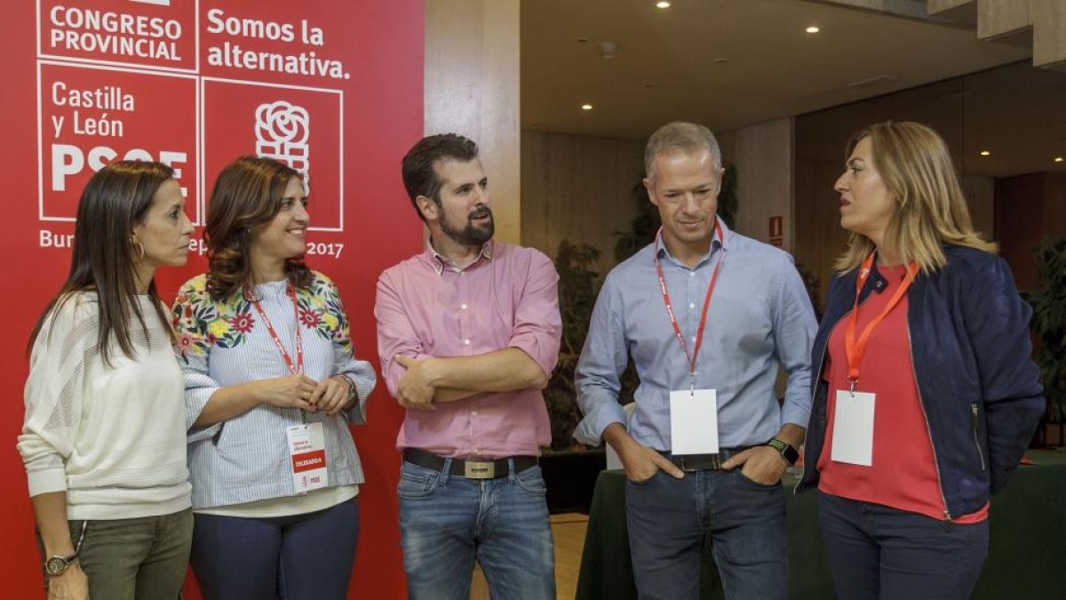 Beatriz Corredor,Esther Peña, Luis Tudanca, Ander Gil y VirginiaBarcones, ayer en Burgos.-ICAL