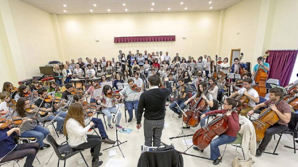 Miembros de laOrquesta Sinfónica de Castilla y León ensayando.-MIGUEL ÁNGEL SANTOS