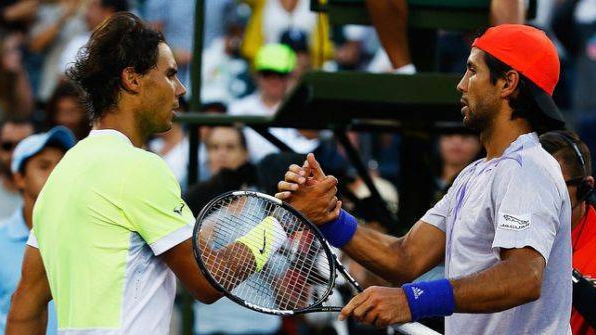 Rafael Nadal felicita a Fernando Verdasco tras caer ante el madrileño en tercera ronda del Master 1.000 de Miami.-Foto: AFP / AL BELLO