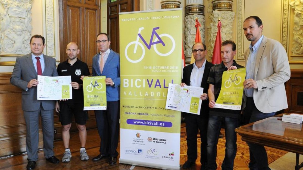 Presentación de la Feria de la Bici en el Ayuntamiento de Valladolid .-EL MUNDO