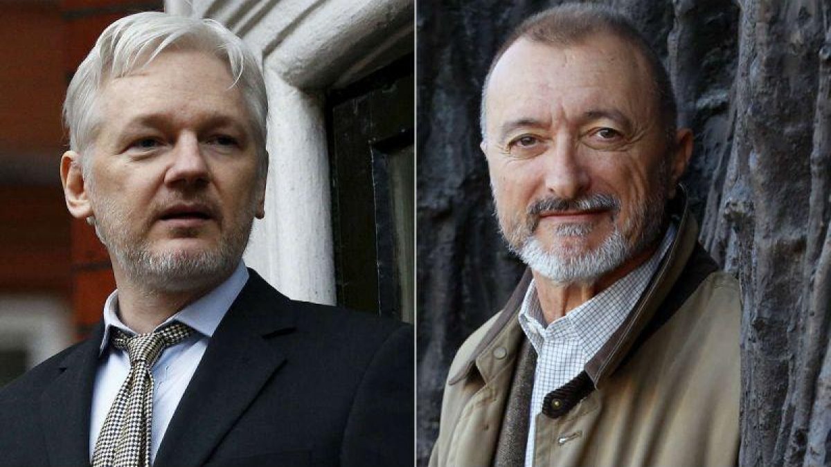 Julian Assange y Arturo Pérez Reverte.-EL PERIÓDICO