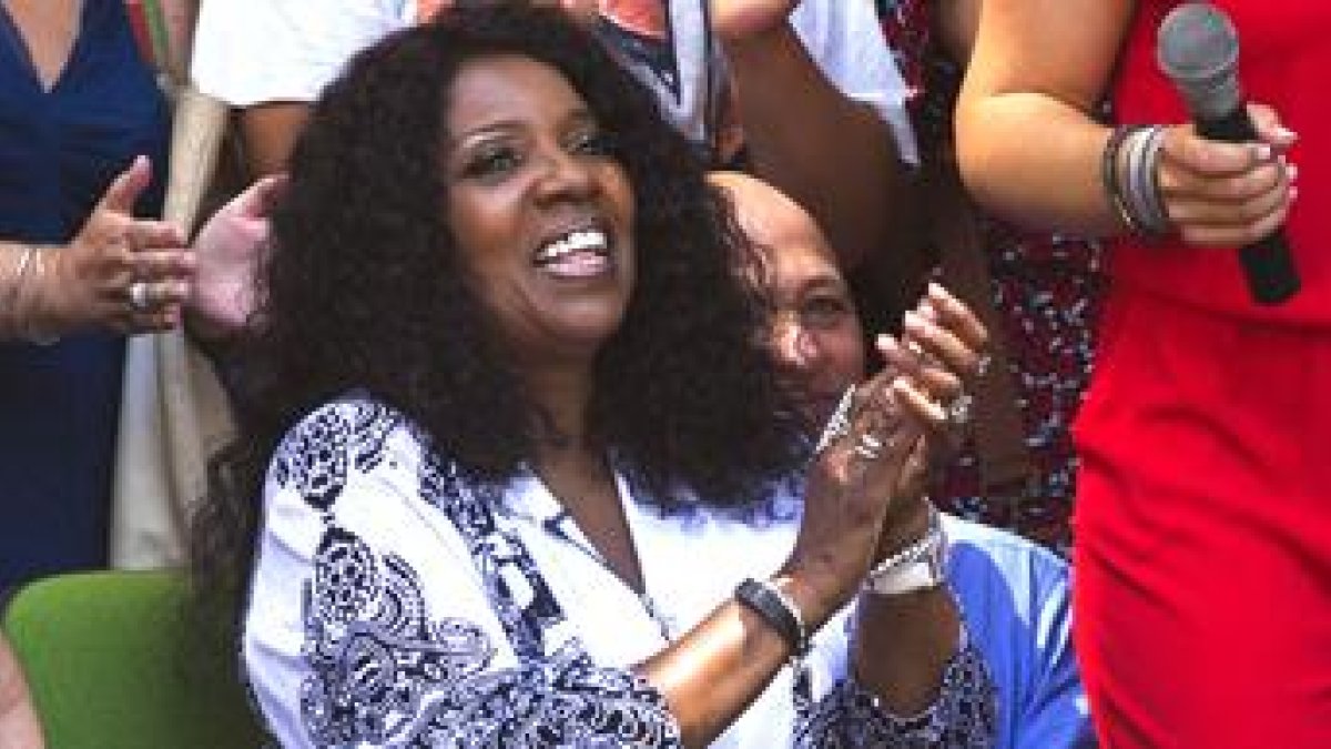 Gloria Gaynor en el colegio Luis Vives de Valencia.-