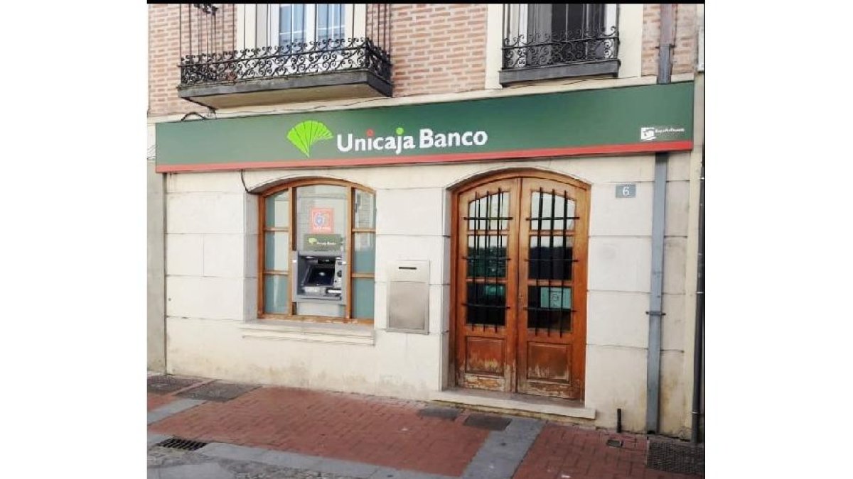 Banco de Unicaja en Aldeamayor donse se produjo el intento de robo. | E.M.
