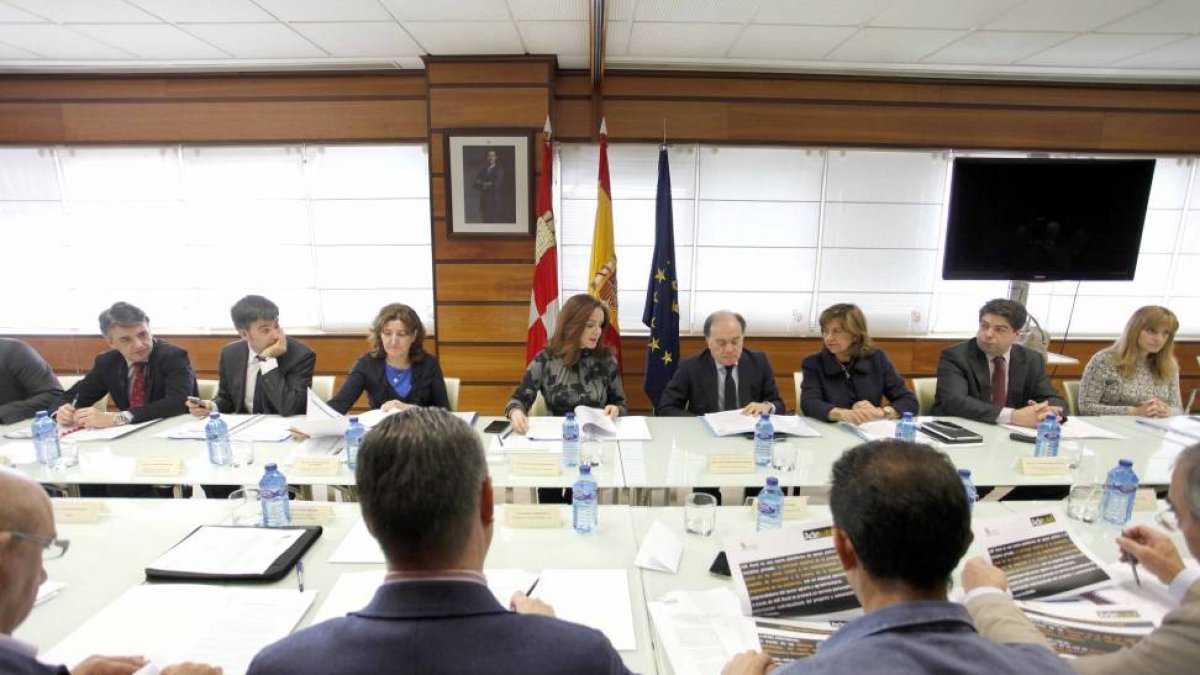 Los consejeros de Economía y Empleo y de Agricultura y Ganadería, Tomás Villanueva y Silvia Clemente, presiden la reunión del Consejo Asesor para la ADE Rural-Ical