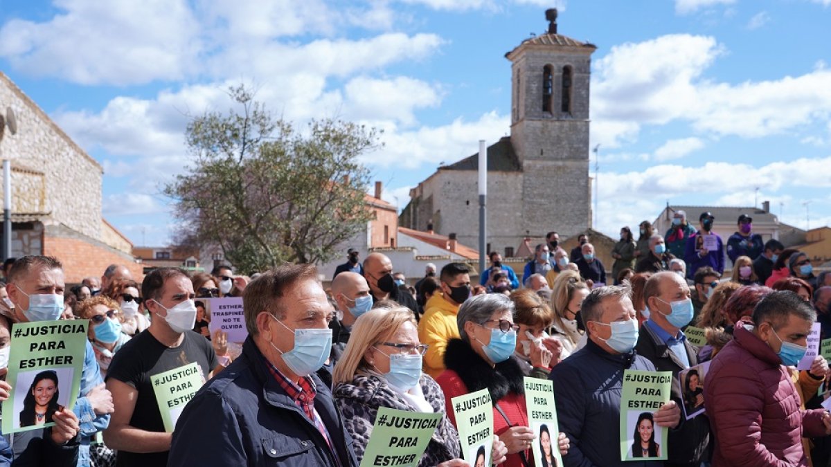 El Ayuntamiento de Traspinedo organiza un acto de recuerdo a Esther López, cuando se cumplen dos meses del día de su desaparición; y prosiguen las pesquisas para aclarar su muerte.- ICAL