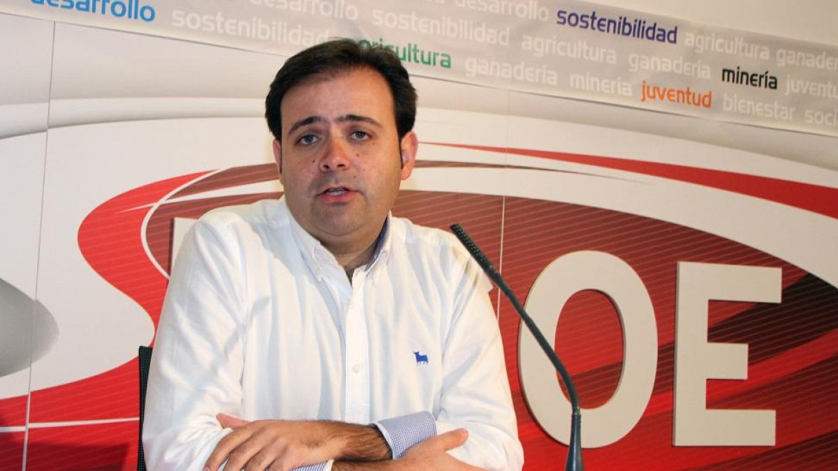 El secretario general del PSL-PSOE, Tino Rodríguez-ICAL
