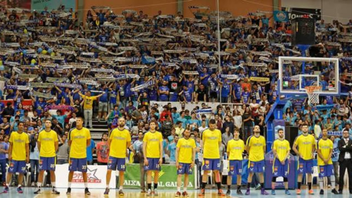 La afición del Ourense anima a su equipo.-Foto: CLUB ORENSE BALONCESTO