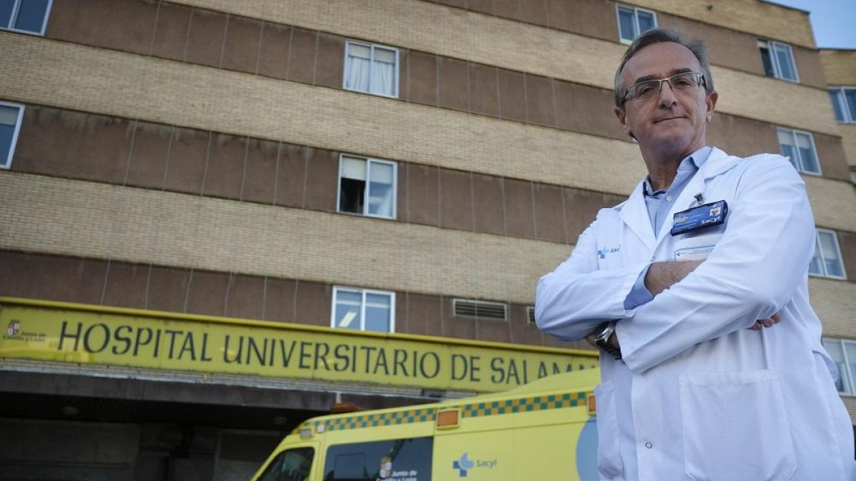 Marcelo Jiménez, jefe de Cirugía Torácica del Complejo Asistencial Universitario de Salamanca.-ENRIQUE CARRASCAL