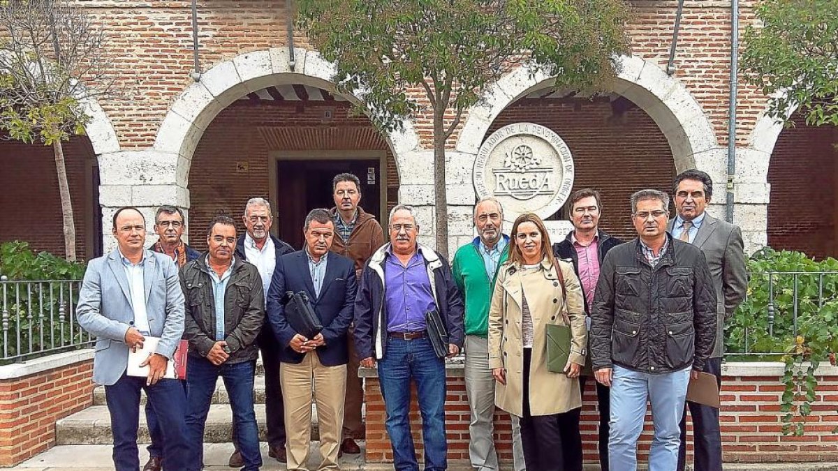 Carlos Villar, Javier de Íscar, Raúl Díez, Gabriel Cobos, Carlos Nieto, Ramón Prieto, José Luis López, Felipe Alonso, Carmen San Martín, Carlos Yllera, José Martín y Felipe Aizpun.-EL MUNDO